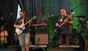 Poletni festival na prostem, ki ponuja širok spekter glasbenih skupin