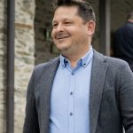 Tako razkošno preživlja nedelje Luka Jezeršek z ženo