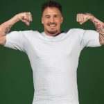 Jan Zore (Kmetija) po razhodu z Emo ujet v objemu druge lepotičke