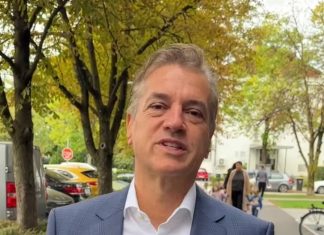 Po prvi obletnici zakona Robert Golob pokazal, kako je pri njima videti običajno jutro
