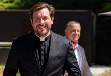 To je izjava, ob kateri Martin Golob, priljubljeni župnik, izgubi živce martin-GOlob