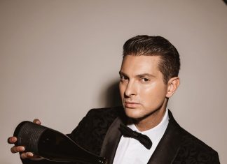 Damjan Murko pokazal svojo družino ob dvojnem praznovanju, sin Tiar je že pravi mladenič