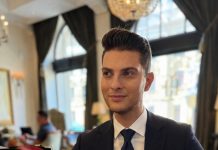 Damjan Murko razkril, kateri znani politik mu že leta stoji ob strani Damjan Murko