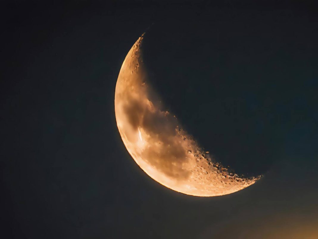 padajoča-luna padajoča-luna