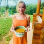 Tanja Ribič odvrgla zgornji del kopalk in pokazala svojo svobodno plat