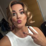 Rebeka Dremelj namesto na odru pristala na urgenci